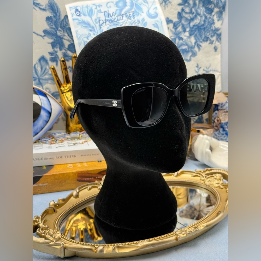 🆕 CHANEL 🧿 NWOT CH5422 Embellished Logo Square Sunglasses, Black & White - Picture 2 of 16